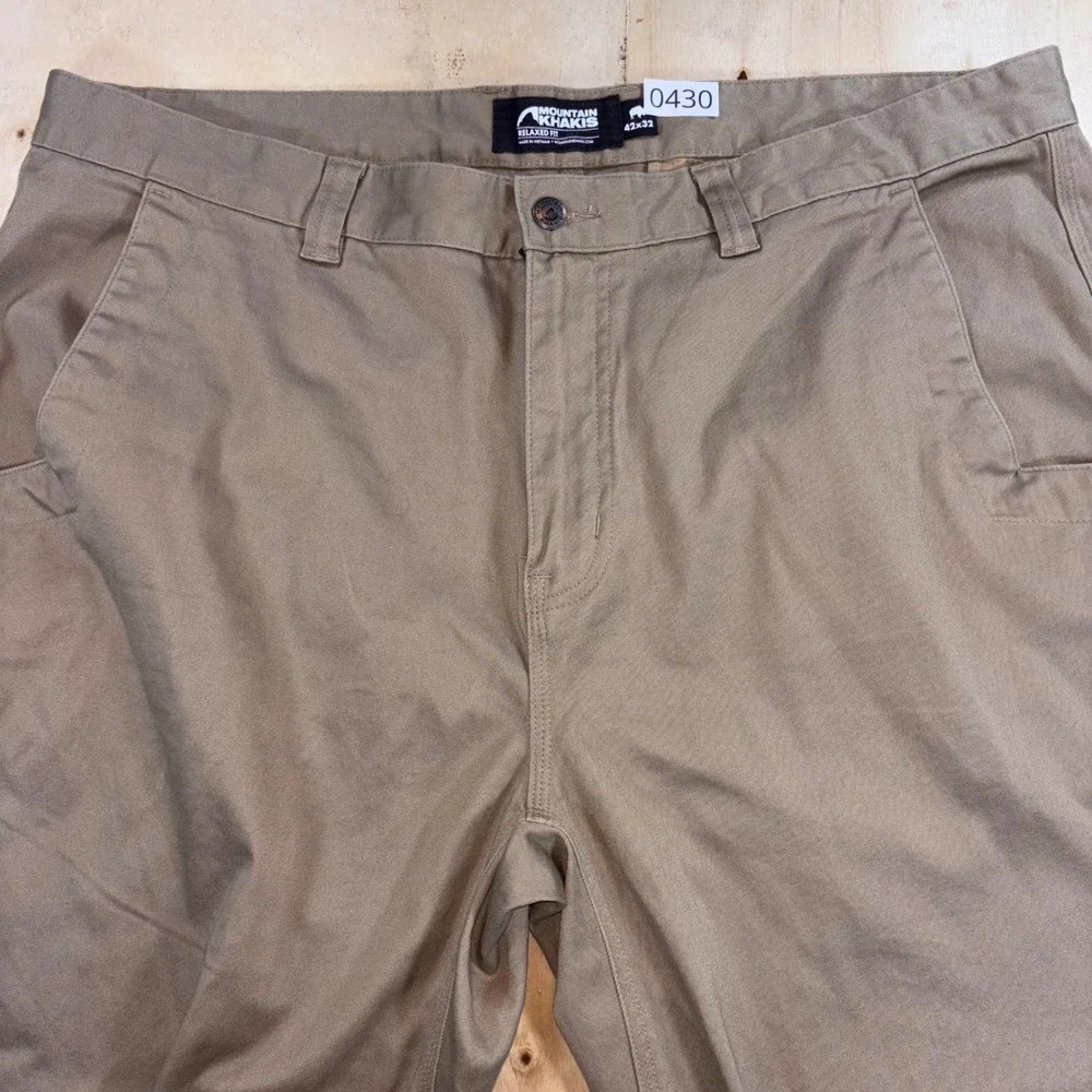 Mountain Khakis Relaxed Fit Tan Chino Pants Mens 42x32 Cotton Blend Outdoor